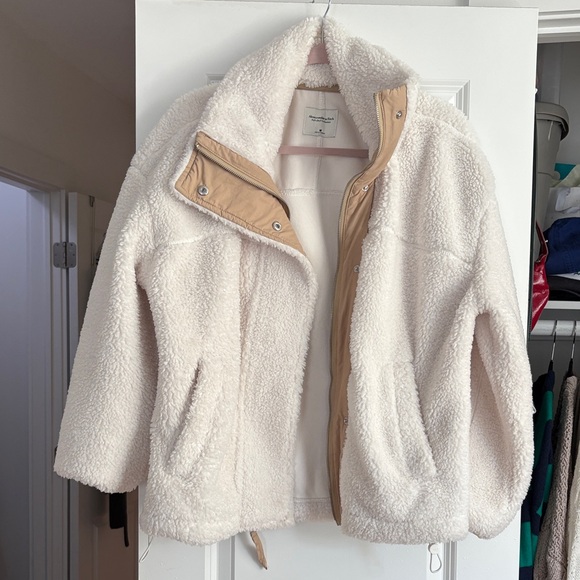 Abercrombie & Fitch Jackets & Blazers - Abercrombie & Fitch Cinched Cocoon Sherpa jacket/coat M